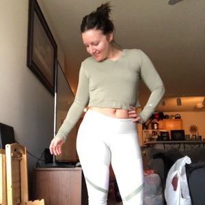 Alo yoga sage crop sweater